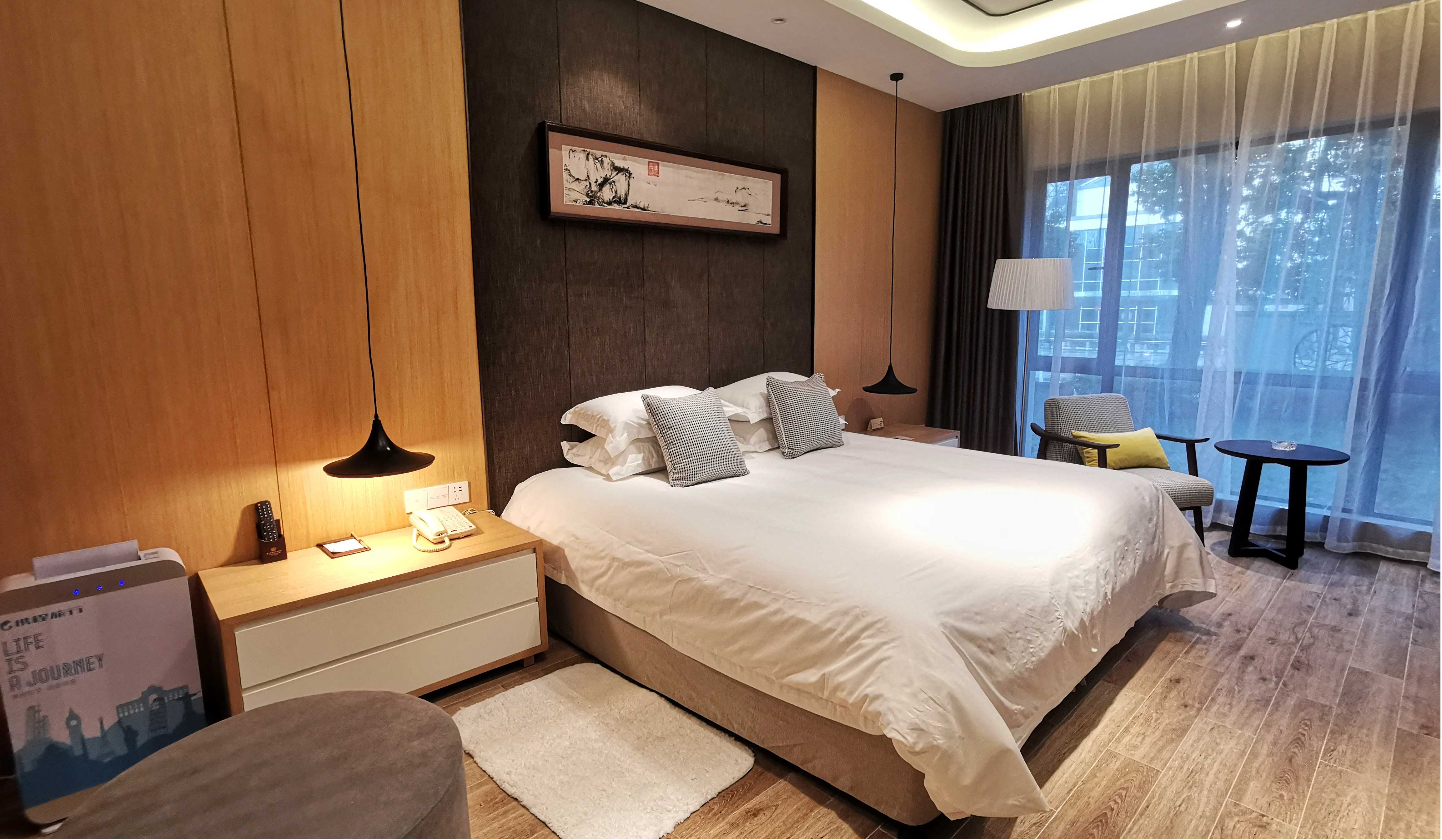 Deluxe One-Bedroom Suite
